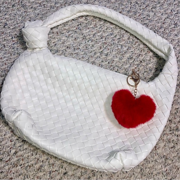 ❤️4FER. White “A NEW DAY” Woven Women's Bag with Red Heart Charm BUNDLE - Picture 2 of 6